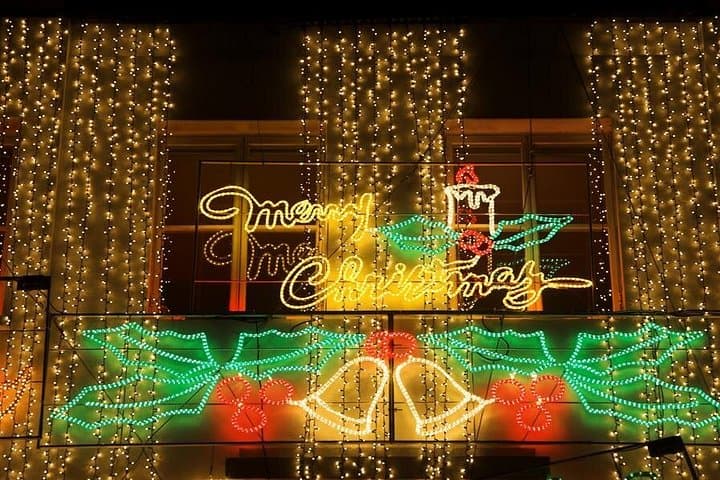 Black Taxi Christmas Lights Tour