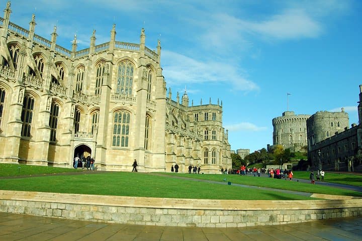 Windsor Castle Half-Day Trip from London with Pub lunch