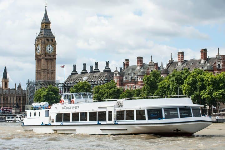 Cruise along the Thames