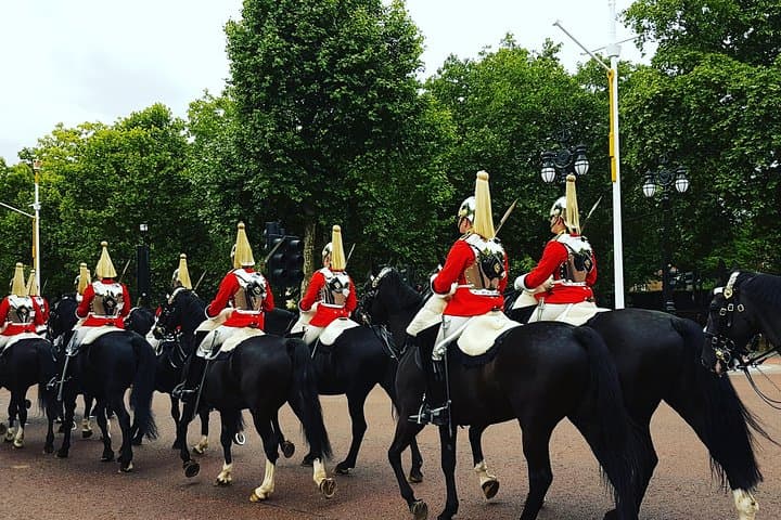 Changing of the Guard - London Top Sights Tours