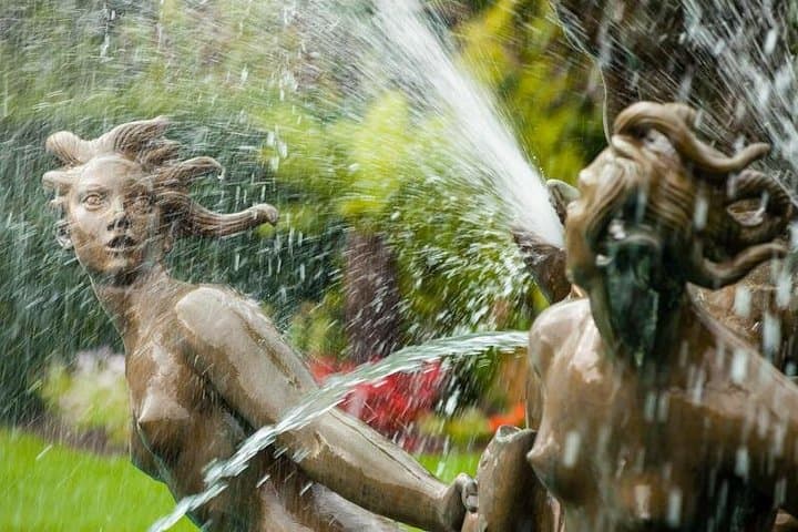 Photograph the Triton Fountain