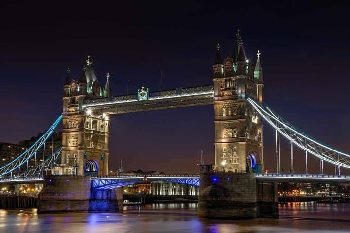 Explore Vibrant London: Self-Guided Audio Tour