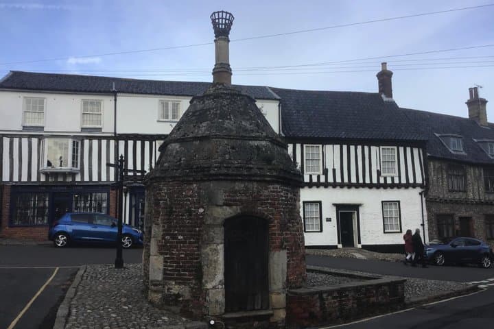 Walsingham 'Lock-up' with beacon on the roof