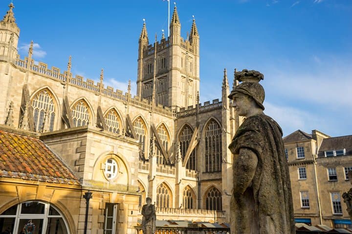 Bath, Avebury Stone Circle & Lacock Small-Group Tour from London