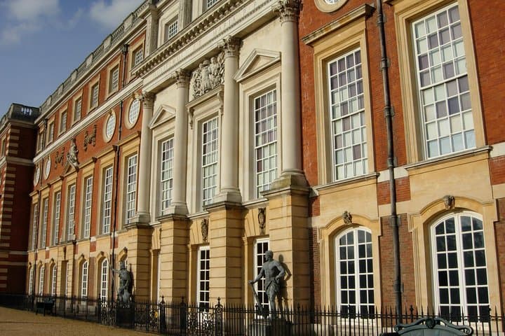 Private Full Day tour of Windsor castle and Hampton court palace from London