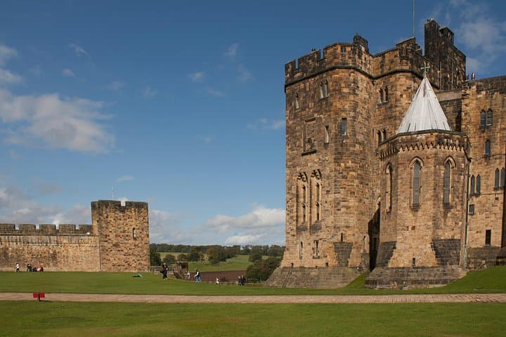 Small-Group Day Trip to Alnwick