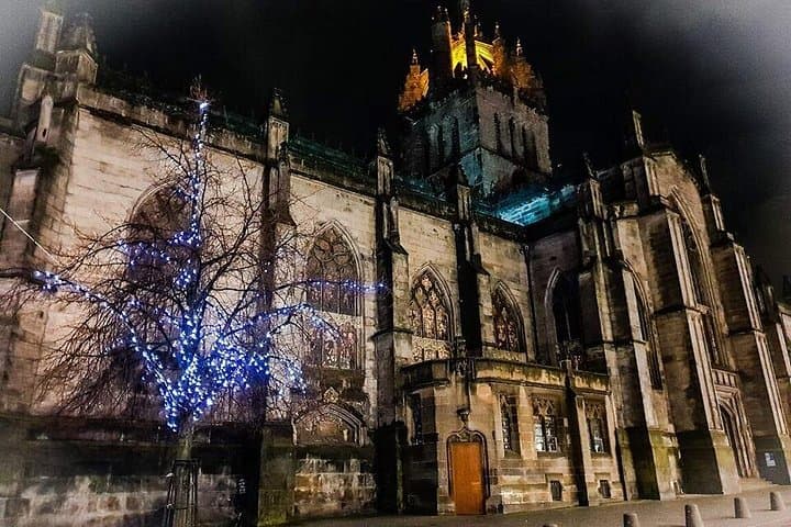 The "Tree of the Dead" - the tour starts here outside St Giles Cathedral