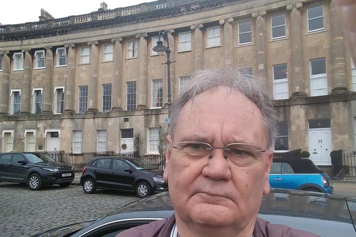 The Royal Crescent up close near its splendid 5 star hotel