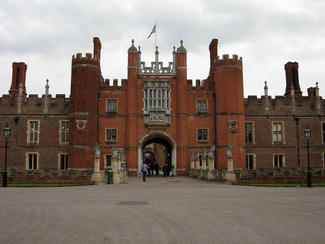 Private Full Day tour of Windsor castle and Hampton court palace from London