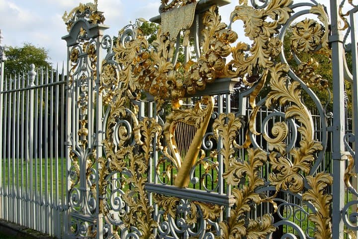 Private Full Day tour of Windsor castle and Hampton court palace from London