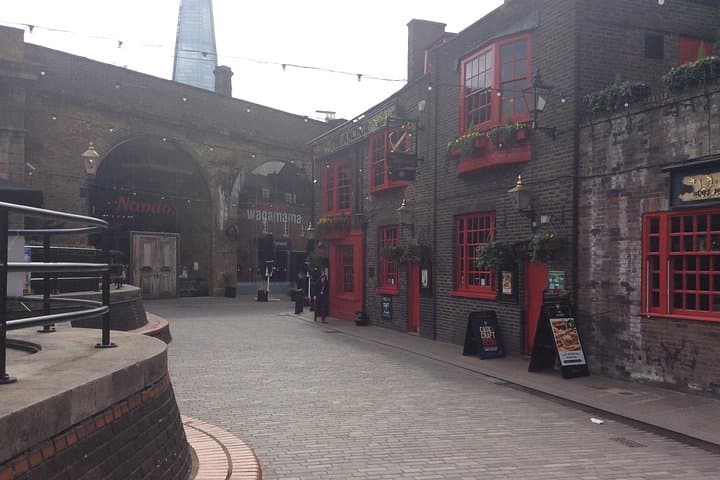 Explore the lanes and alleys along the Thames.