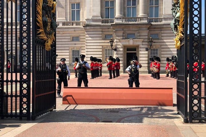 London: Buckingham Palace & Big Ben (& Westminster Abbey entry)