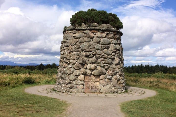 Cawdor Castle, Clava cairns and Culloden Battlefield