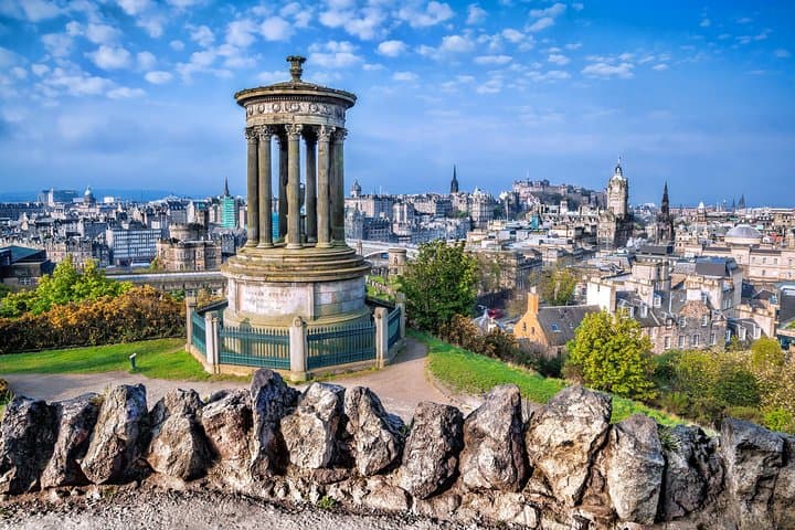 Edinburgh Walking Tour: Private & Custom with a Local (2-4hrs)