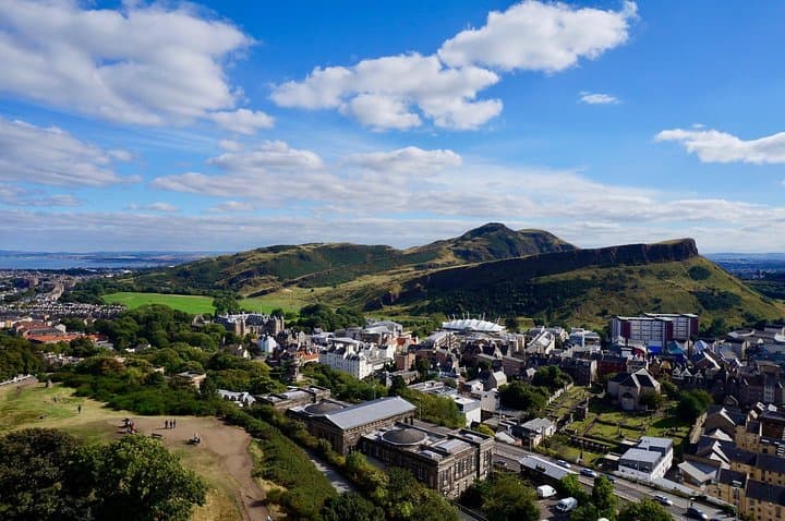 Edinburgh's Landscapes Tours with a Local Guide: Private & Personalized