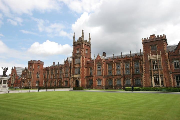 Queen's University - TaxiToursNI City Sightseeing Tour