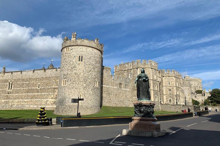Queen Elizabeth Statue At Windsor Castle