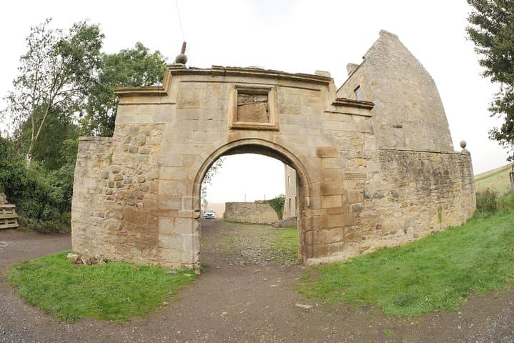 Lallybroch Castle , Jamie Fraser's ancestral home , Outlander Blood of my Blood tours,Midhope Castle , Outlander tours