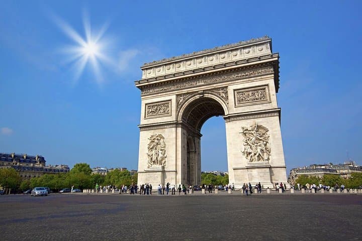 Guided Luxury Paris Day Trip with Optional Lunch at the Eiffel Tower