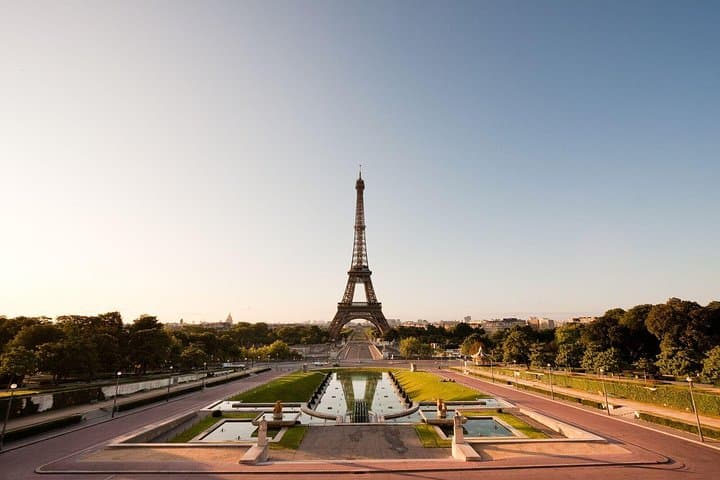Guided Paris Day Trip from London by Train with Seine Cruise