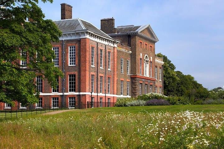 Explore Kensington Palace and the surrounding gardens