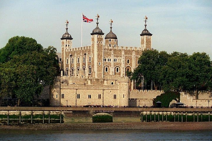 Tower of London & Crown Jewels Tour with Beefeater Meet & Greet