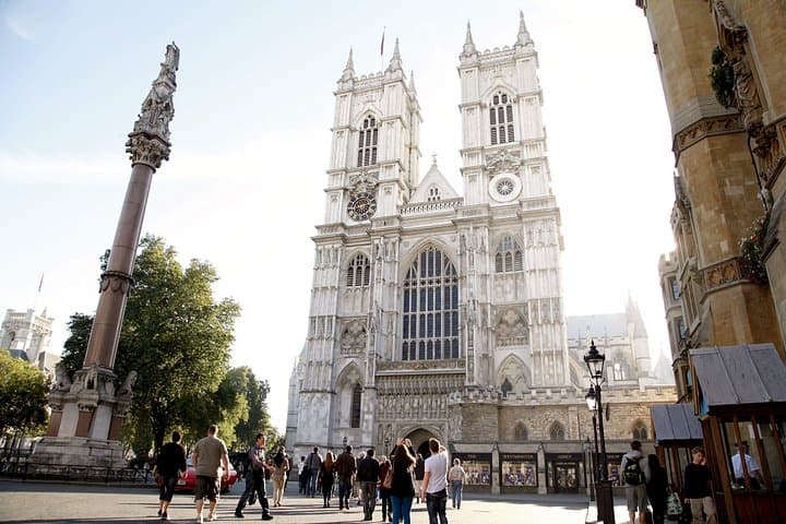 Photo stop outside Westminster Abbey