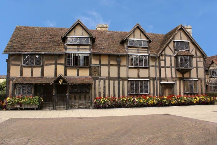 Take a photo stop outside Shakespeare's Birthplace