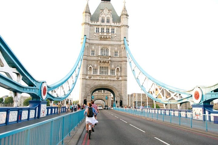 Highlights of Royal London Bike Tour with River Cruise Package