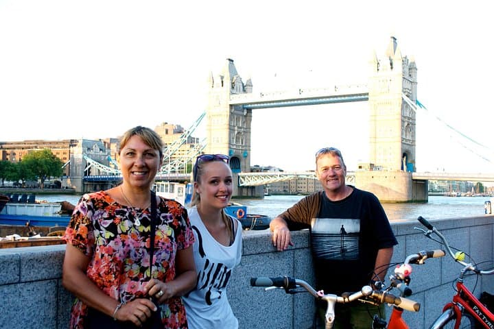 Highlights of Royal London Bike Tour with River Cruise Package