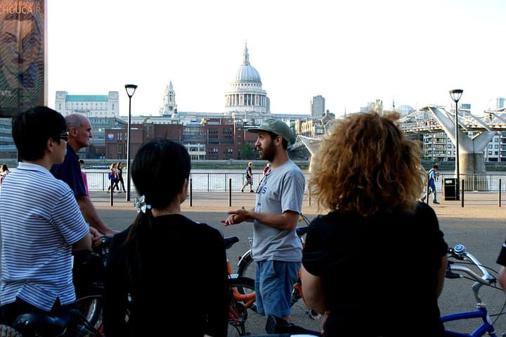 Highlights of Royal London Bike Tour with River Cruise Package