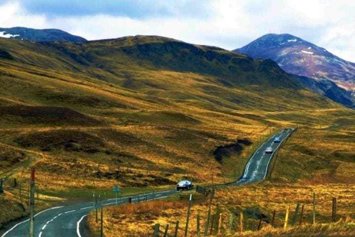 Loch Ness & Urquhart Castle Private Day Tour with Scottish Local