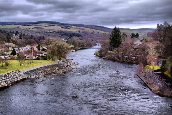 Loch Ness & Urquhart Castle Private Day Tour with Scottish Local