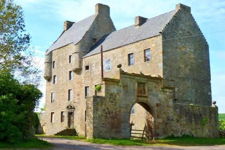Outlander Luxury Private Sightseeing Excursion with Chauffeur