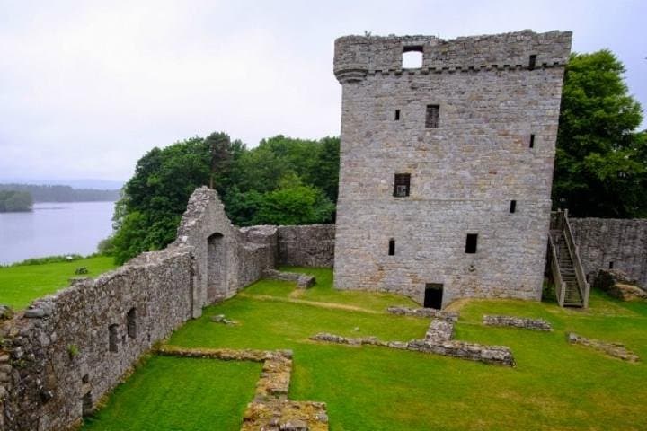Mary Queen of Scots Private Sightseeing Excursion with Luxury Chauffeur