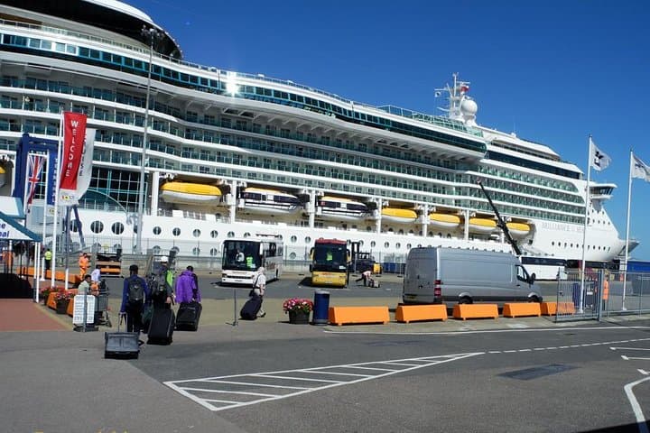 Private Transfer from London to Southampton cruise port