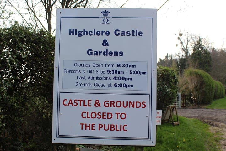 Private Round Trip Transfer : Heathrow or London to Highclere Castle