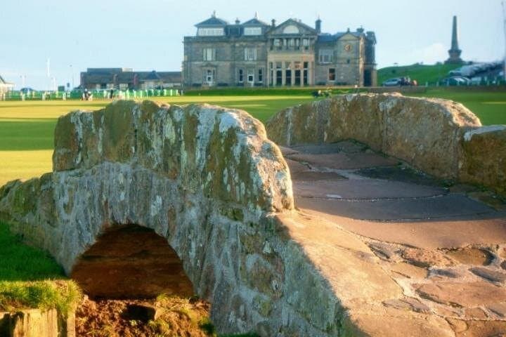 St. Andrews and Old Course Private Day Tour with Scottish Local
