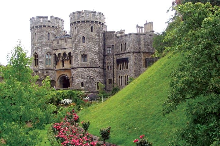 Windsor Castle Tour from London with Transportation & Audio Guide