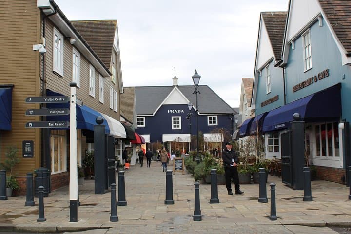 Round Trip shopping transfer from London to Oxford Bicester Village