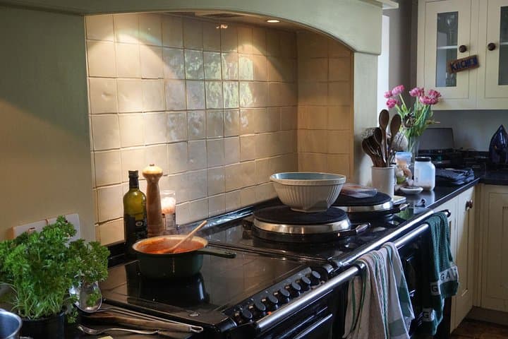 Private Traditional English Cooking Class in Sussex with a Chef
