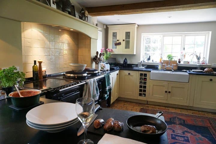 Private Traditional English Cooking Class in Sussex with a Chef