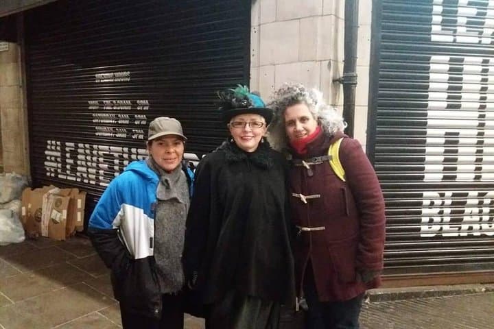 A photo with two ladies, after the tour