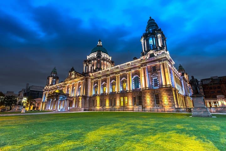 Private Departure Transfer: Hotel to Belfast Airport