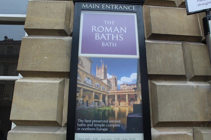 One Way or Round Trip Private Transfer: Heathrow Airport to Bath