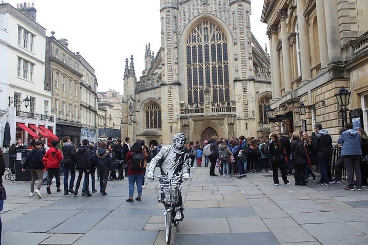 One Way or Round Trip Private Transfer: Heathrow Airport to Bath