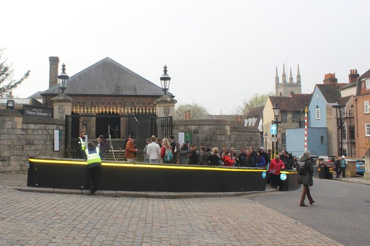 Private One Way or Round Trip Transfer : London to Windsor Castle or LEGOLAND