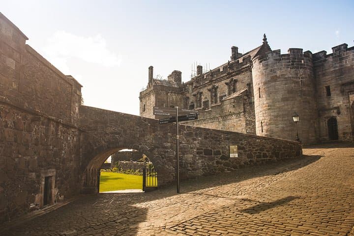 Loch Lomond, Kelpies & Stirling Castle Small-Group Tour