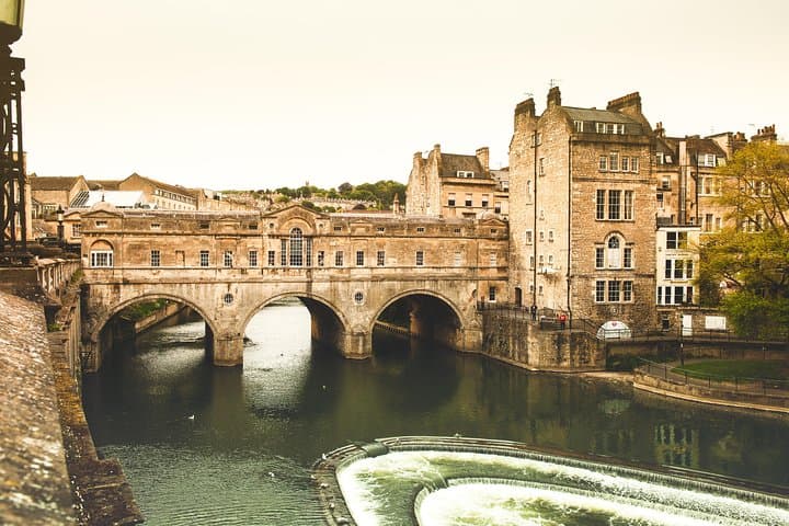 Bath, Avebury Stone Circle & Lacock Small-Group Tour from London