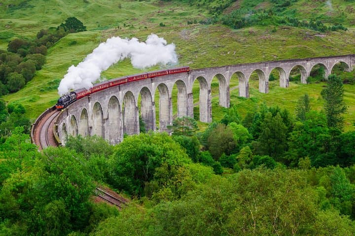 From Edinburgh: 2-Day Highlands bus tour & Jacobite Steam Train